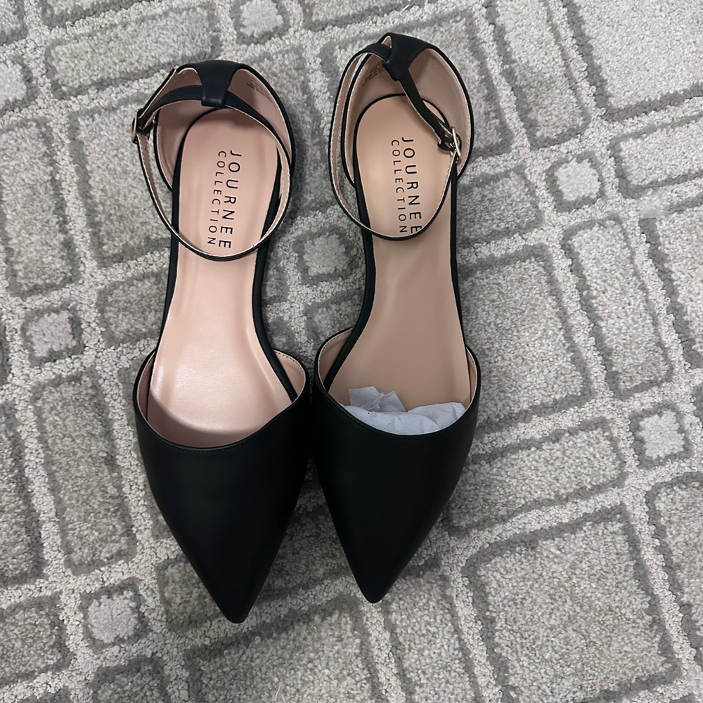 Journee Collection Black Pointed Toe Heels